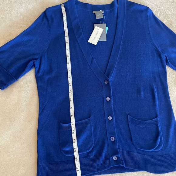 Ann Taylor Lightweight V-Neck Button Sweater - Size M - Picture 9 of 12